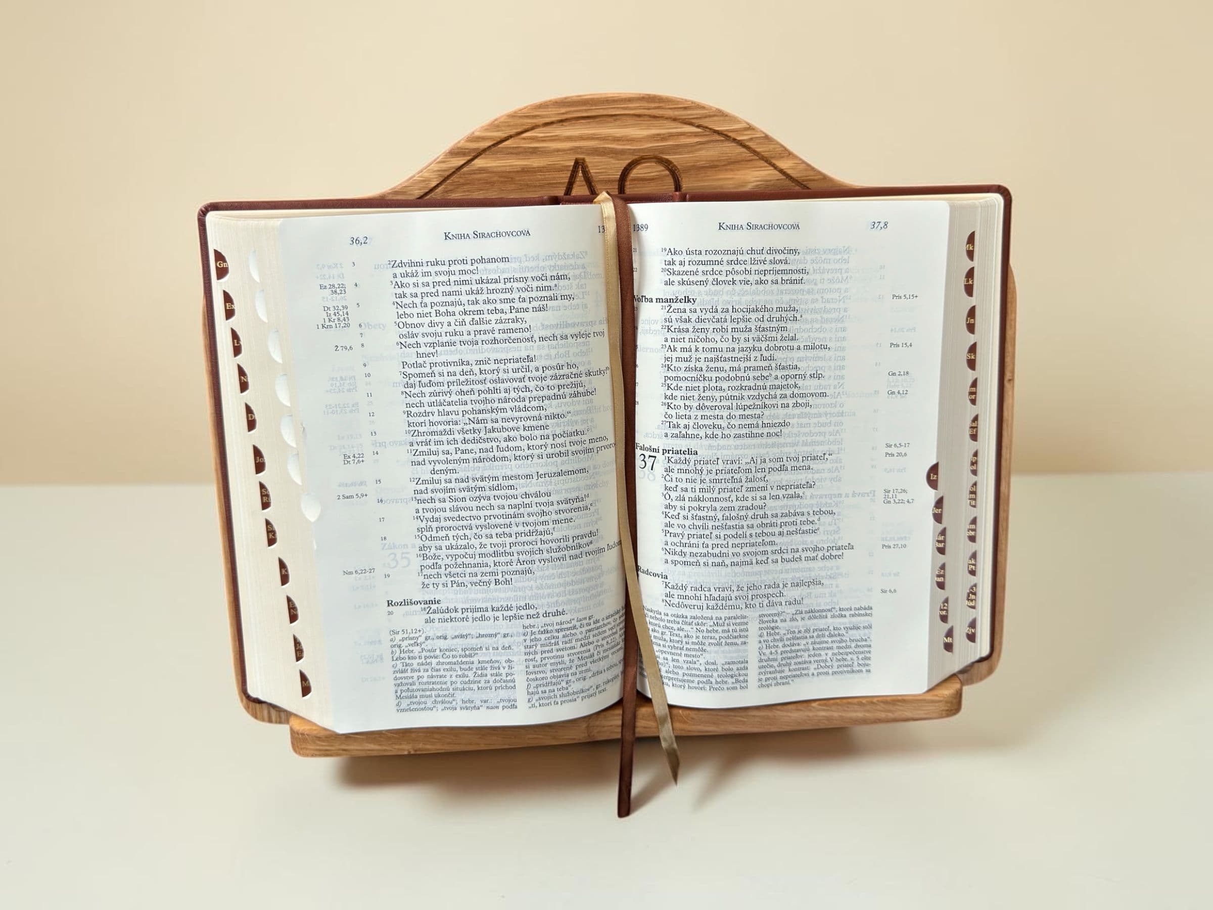 Stojan na Bibliu